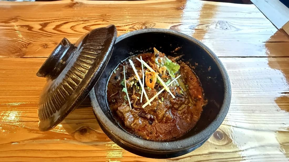 ヤギ肉のタンドリー煮込み（カティヤ）