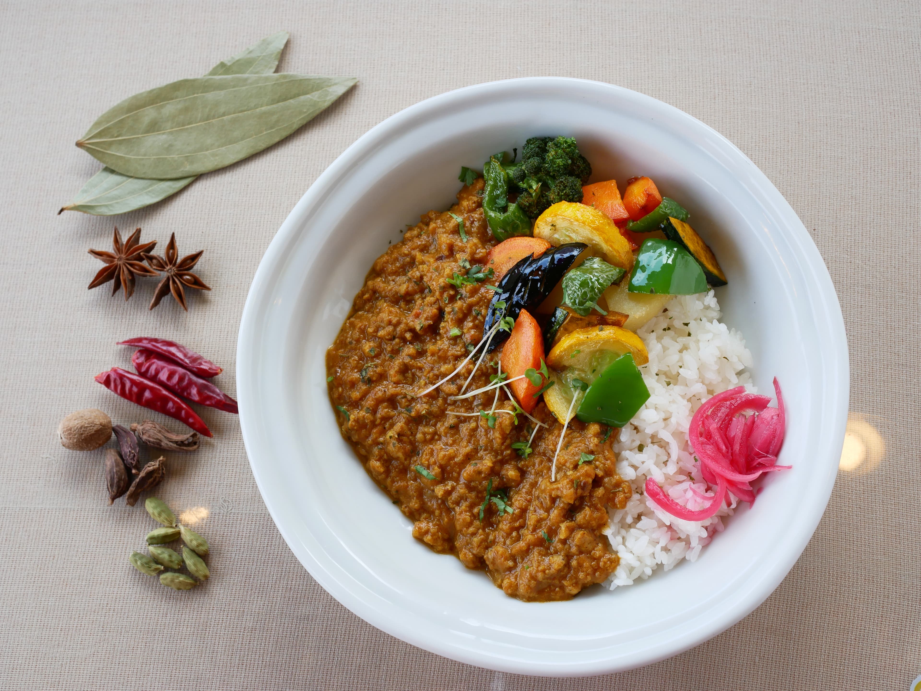 ポークリブとドライキーマカレー